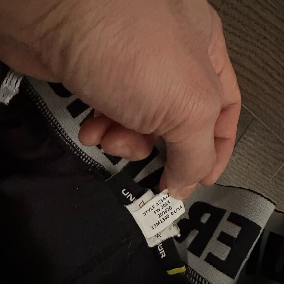 2 Pairs of Under Armour HeatGear Reflex Shorts - Black and Dark Navy/Blue - Picture 6 of 7